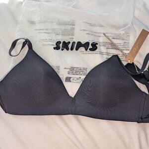 SKIMS wireless form t shirt demi bra NEW with tags